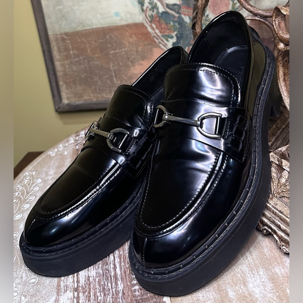 EUC ZARA Chunky Sole Loafer with Silver-Tone Hardware. Size 38/7.5